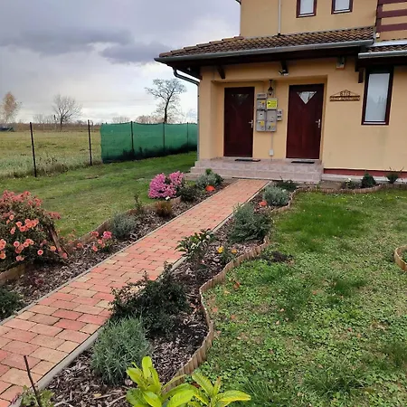 Yellow Balaton Apartment Balatonkeresztur