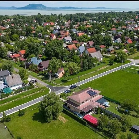 Yellow Balaton Apartment